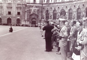 Heldenplatz 1955: Soldaten der Besatzungsmächte