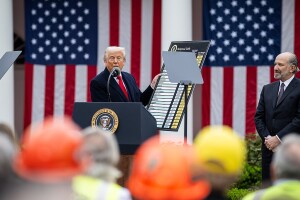 Trump_showing_a_chart_with_reciprocal_tariffs