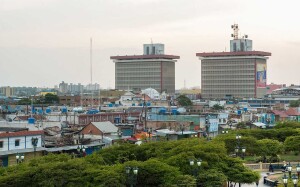 1280px-PDVSA_Towers_in_downtown_Maracaibo_reduced